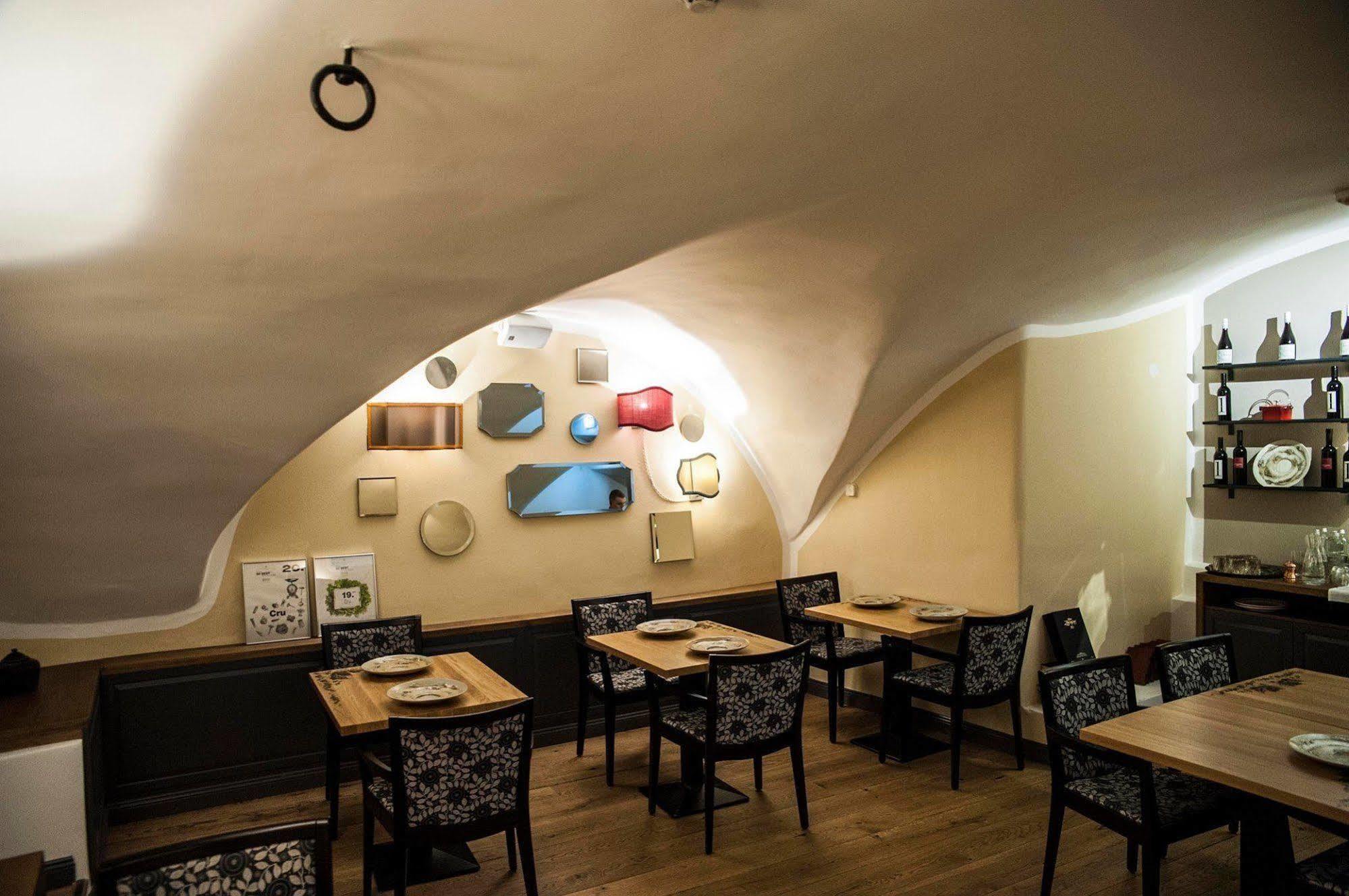 CRU Hotel Tallinn Buitenkant foto