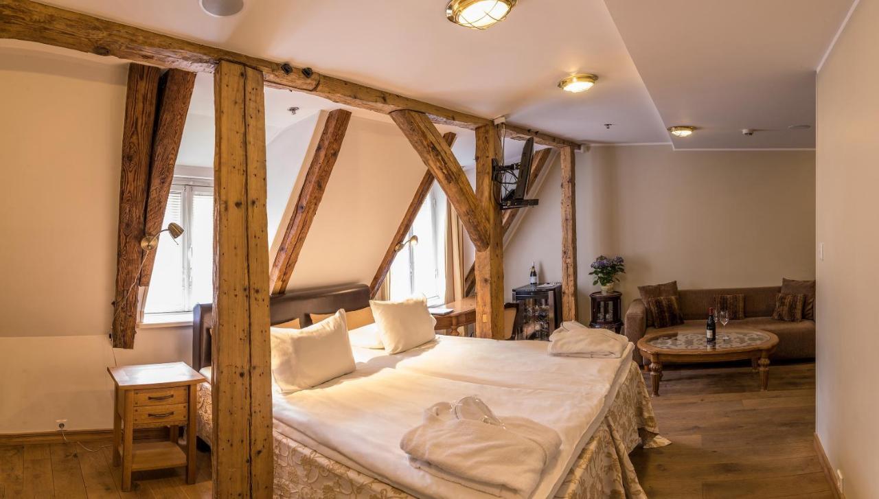CRU Hotel Tallinn Buitenkant foto
